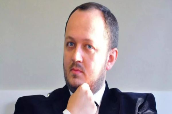 ADRIAN PAPAHAGI TRAGE SEMNALUL DE ALARMĂ: ”MIZA MAJORĂ A ALEGERILOR E SĂ BLOCĂM INTRAREA LUI SIMION ÎN TURUL 2”