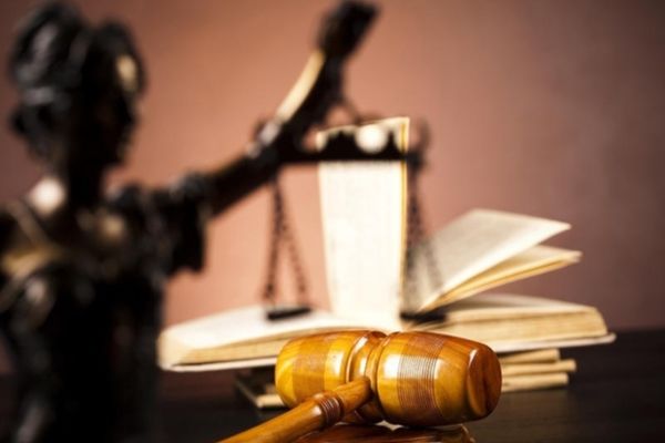 ROMÂNII CER TURUL 2 ÎNAPOI: PESTE 130 DE DOSARE AU FOST DEPUSE ÎN INSTANȚĂ 