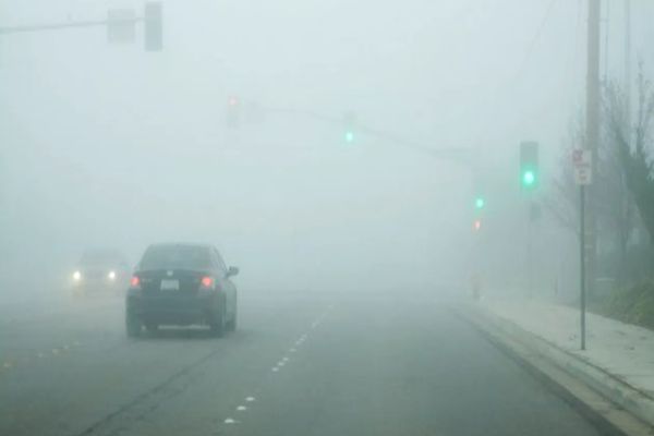 Cum va fi vremea azi. Ceață, burniță și temperaturi peste normalul perioadei