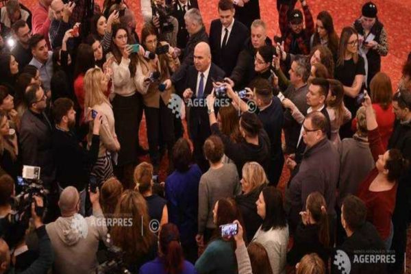 PROTEST SPONTAN AL ANGAJAȚILOR SENATULUI ROMÂNIEI