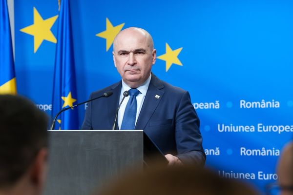 POLITICIENII NU VOR SP-ȘI ASUME GOLIREA BUZUNARELOR ROMÂNILOR. SURSE: BOLOJAN FUGE DE FOTOLIUL DE PREMIER 