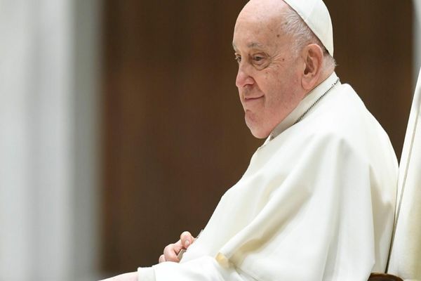 ULTIMELE CUVINTE ROSTITE DE PAPA FRANCISC ÎNAINTE DE A MURI AU FOST ADRESATE UNUI OM DE ÎNCREDERE