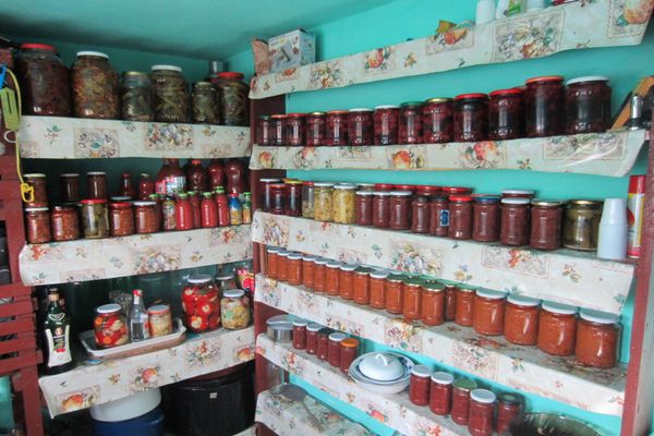 ROMÂNII ÎȘI FAC PROVIZII CA ÎN PANDEMIE. INCERTITUDINILE ECONOMICE ȘI ELECTORALE SCHIMBĂ OBICEIURILE DE CONSUM