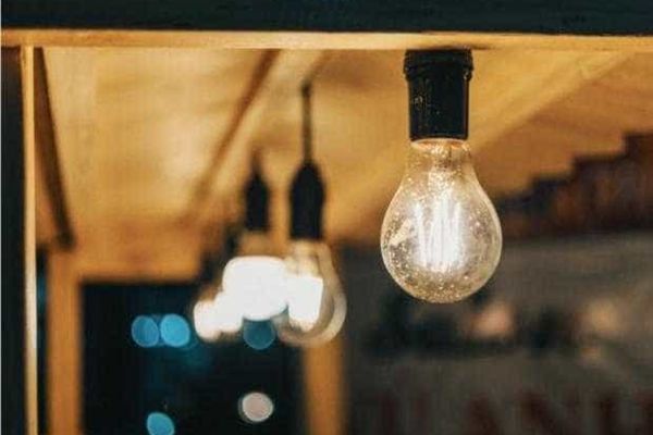 Mai mult de 10.000 de locuinţe nu au, încă, energie electrică, din cauza viscolului