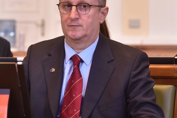 MOZA COSTEL - CONSILIER LOCAL AUR ORADEA: ”ORĂDENII NU SUNT RESPONSABILI PENTRU TOATE DEZECHILIBRELE ECONOMICE ALE REGIEI OTL. E NEDREPT ȘI INECHITABIL CA GREȘELILE DE MANAGEMENT SAU LIPSA AJUSTĂRILOR FĂCUTE LA TIMP SĂ FIE DECONTATE DE CEI CARE ÎȘI DUC TR