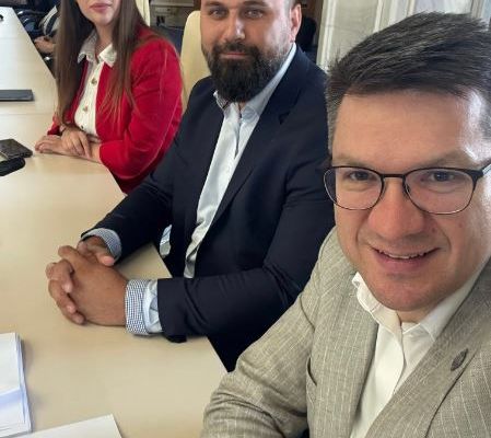 ZĂRNESCU SAMUEL: ”ÎN ATENȚIA PREOȚILOR, PASTORILOR, LIDERILOR BISERICEȘTI ȘI A CREȘTINILOR DE PRETUTINDENI: COMUNITATEA LGBTQIA+ ȘI IDEOLOGIA PE CARE O PROMOVEAZĂ NU SE COMBAT CU PANCARTE SAU LOZINCI ÎN STRADĂ, SAU PRIN INTERZICEREA AUTORIZAȚIILOR PENTRU 