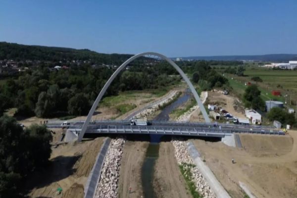 PODUL NOU DE LA MIOVENI A TRECUT TESTUL DE REZISTENȚĂ ȘI VA FI DESCHIS PÂNĂ ÎN TOAMNĂ