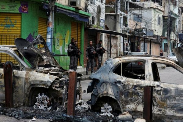 BRAZILIA: ZECI DE MORȚI, ÎN CEL MAI AMPLU RAID AL POLIȚIEI DIN RIO DE JANEIRO ÎMPOTRIVA BANDELOR CRIMINALE