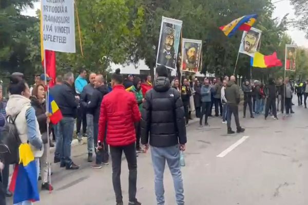 CĂLIN GEORGESCU, LA SECȚIA DE POLIȚIE DIN BUFTEA. AMPLĂ MOBILIZARE A SUSȚINĂTORILOR SĂI, OAMENII AU BLOCAT STRADA 