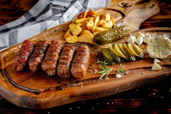 Cum să prepari cei mai gustoși mici. Rețetă tradițională românească