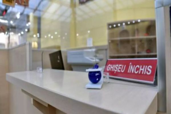 Dublă umilință pentru orădeni. Impozite mărite, dar ghișeele Primăriei sunt închise