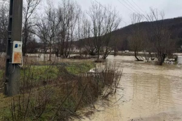 COD ROȘU de INUNDAȚII în Prahova și Buzău: zeci de case sunt inundate