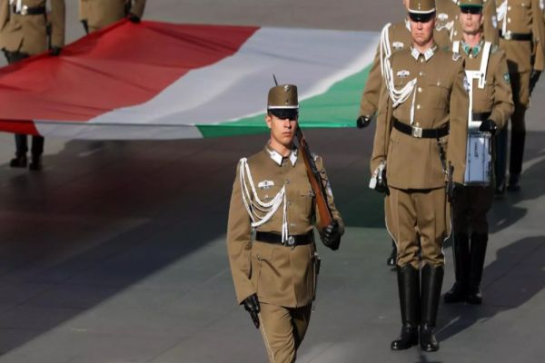 Ungaria construiește o bază militară aproape de granița cu România