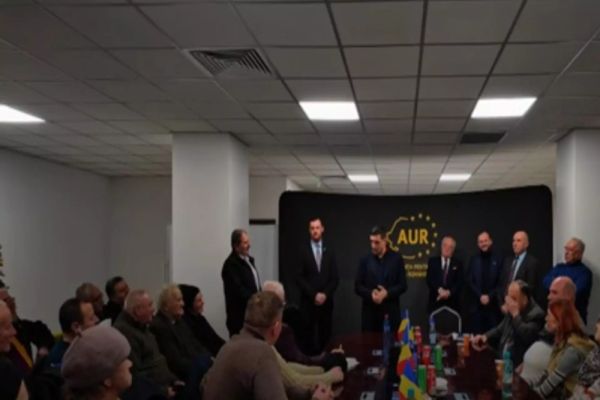 George Simion, mesaj din mijlocul pensionarilor: "Sunteți foarte importanți pentru noi" VIDEO