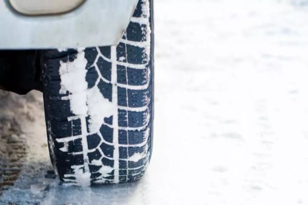 Presiunea corectă în anvelope când temperaturile scad sub 0°C. Ce trebuie să știe șoferii pentru a conduce în siguranță iarna