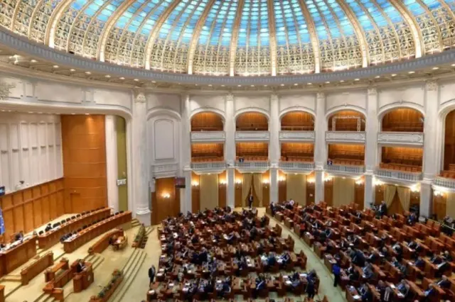 Partidele din Coaliție, ședințe de urgență pentru decizia președintelui. Cine îl susține, cine nu-l sprijină pe Adrian Veștea?
