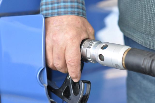 Țara europeană care taie taxele la pompă