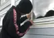 Un tânăr bănuit de furt din locuința unui consătean, prins în flagrant de polițiștii din Borod.