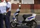 Adolescent prins pe moped, fără permis