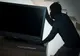 Tineri de 17 şi 22 de ani prinşi după ce au furat mai multe bunuri dintr-o casă