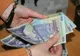 Două femei din Oradea acuzate că au obținut 25 de credite de nevoi personale în numele unor persoane, prin înșelăciune, fals și uz de fals