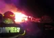 Șapte autoturisme dezmembrate, mistuite de un incendiu violent, în curtea unei locuințe din Oradea