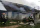 FOTO | Casă cuprinsă de flăcări în Tria! Proprietara a suferit arsuri