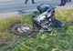 Motociclist cu permisul anulat, rănit după ce a fost proiectat cu capul în gardul unei case