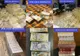 Peste 28.750 pachete cu țigări de contrabandă, bani și o autoutilitară, confiscate de polițiștii bihoreni, în urma a 11 percheziții și a unui flagrant! Șapte persoane, reținute