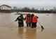 Atenție, COD PORTOCALIU de viituri! Bărbat surprins de creșterea bruscă a nivelului apei, salvat de pompierii bihoreni