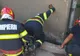 Doi bărbaţi au fost prinşi sub pământ în Oradea! Aceştia săpau lângă fundaţia unei case (FOTO)