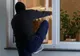 Tânăr din Tinca cercetat după ce a furat un televizor, un covor şi îmbrăcăminte dintr-o casă