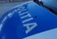 Prins fără permis la volanul unui autoturism pe care îl furase cu câteva minute înainte să dea nas în nas cu polițiștii
