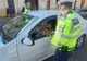 De 8 Martie, femeile au fost întâmpinate cu flori și mesaje preventive, de polițiștii bihoreni (FOTO)