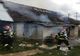 FOTO | Casă cuprinsă de flăcări în Tria! Proprietara a suferit arsuri